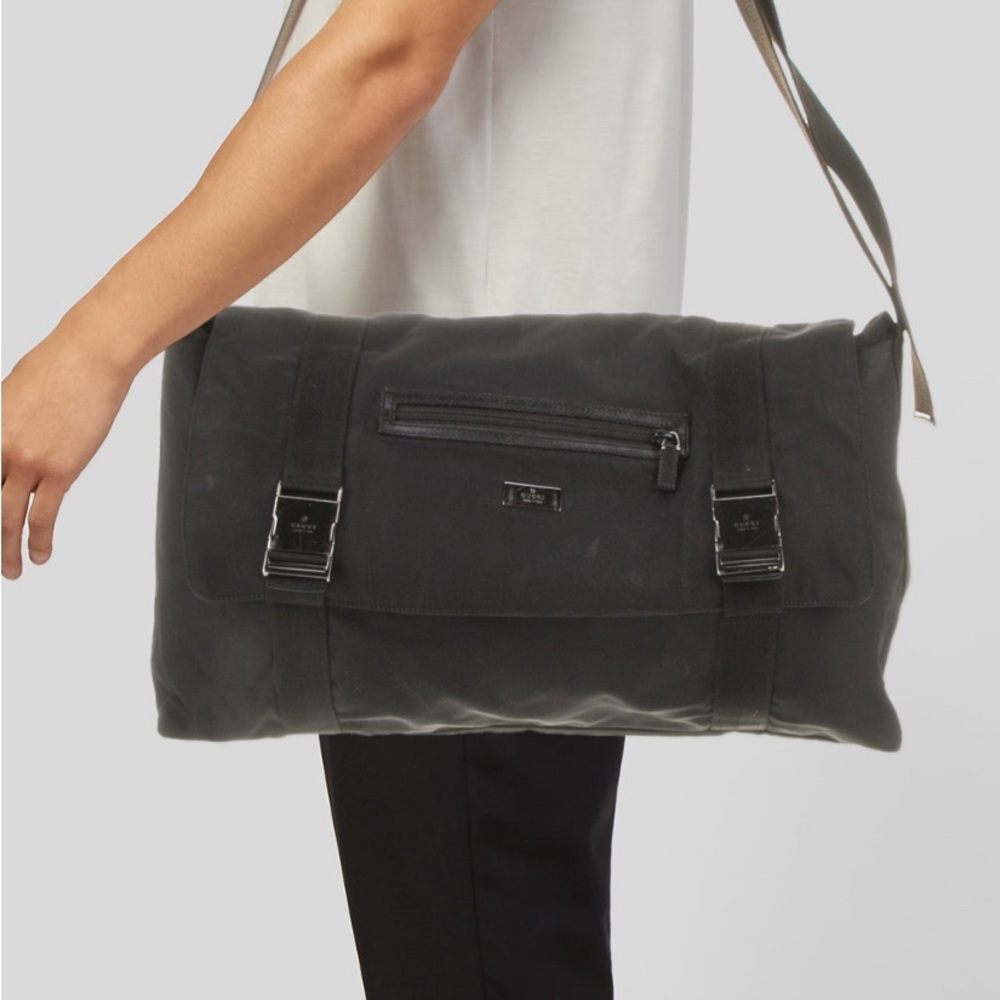 GUCCI Black Nylon Unisex Silver Metal Buckle Shoulder Messenger Bag 122375